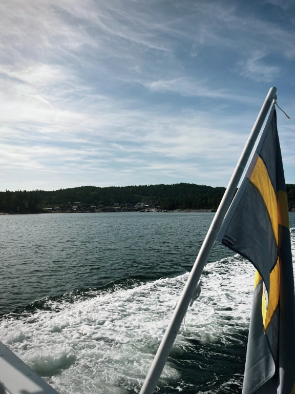 Svenska flaggan på en båt.