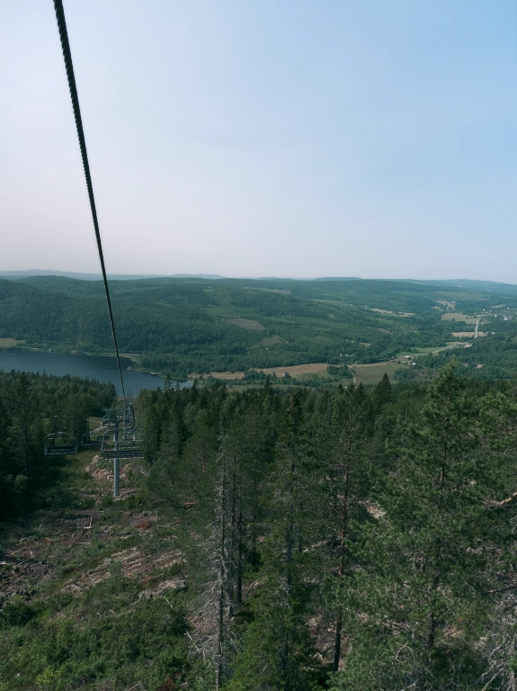 Utsikten från linbanan ner från Skuleberget.