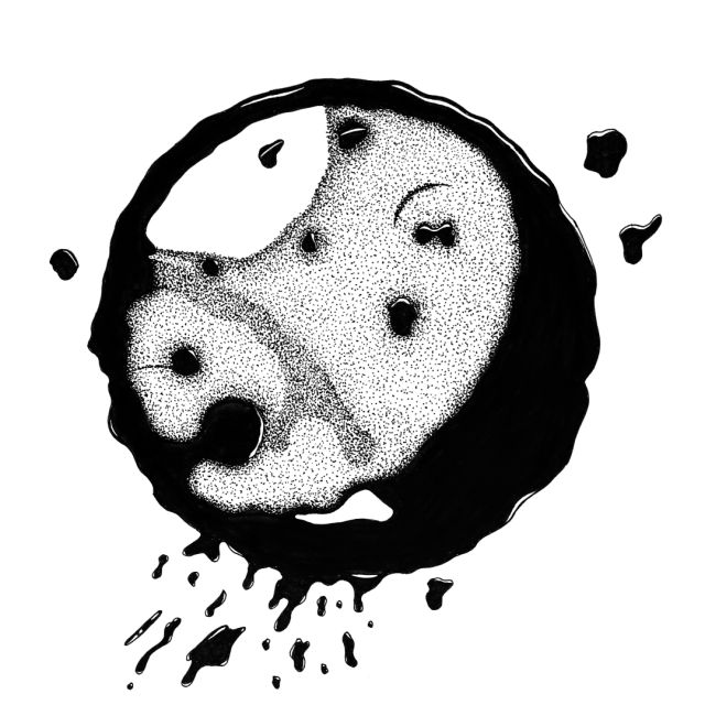 En svart, cirkulär pöl med något abstrakt mönster i mitten, och stänk på sidan.